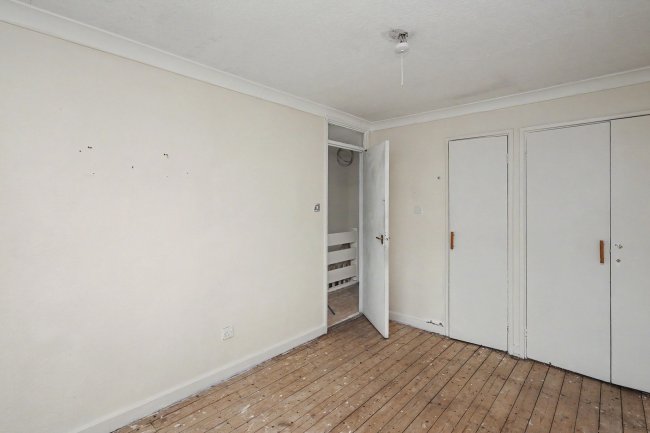 92 William Morley Close, London E6 1QZ 4