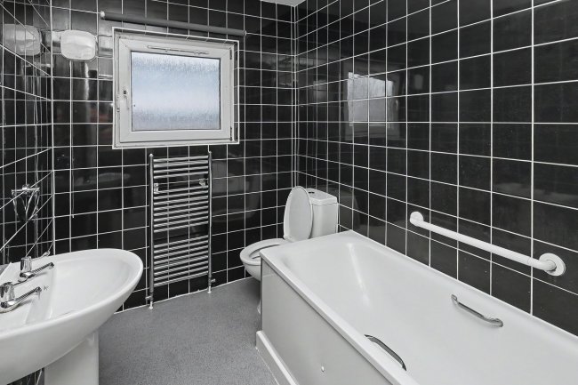 92 William Morley Close, London E6 1QZ 4