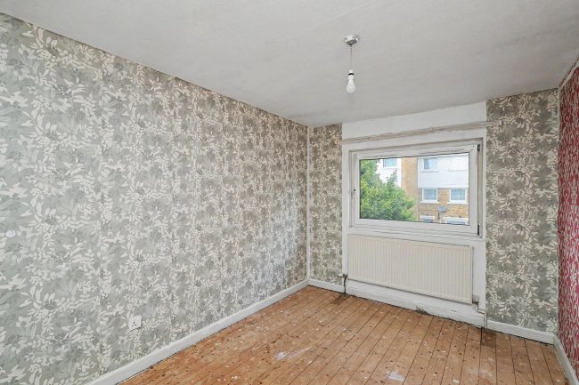 92 William Morley Close, London E6 1QZ 4