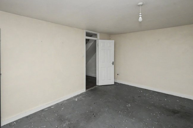 92 William Morley Close, London E6 1QZ 4