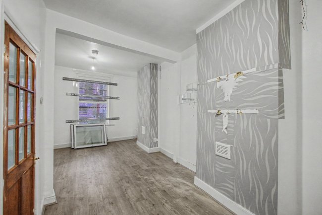 69 Dames Road, London E7 0DW 8
