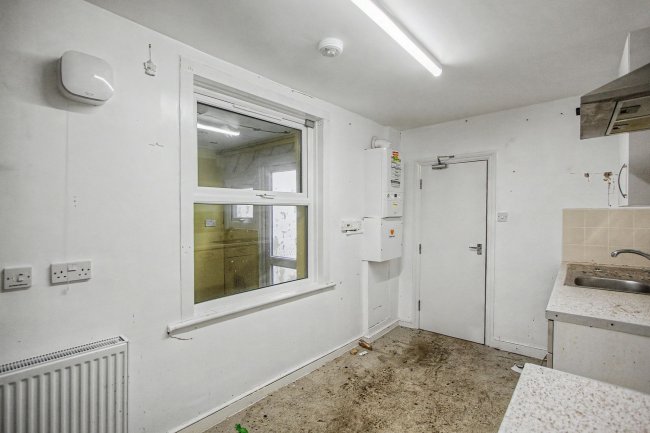 69 Dames Road, London E7 0DW 8