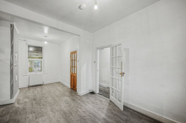 69 Dames Road, London E7 0DW 8
