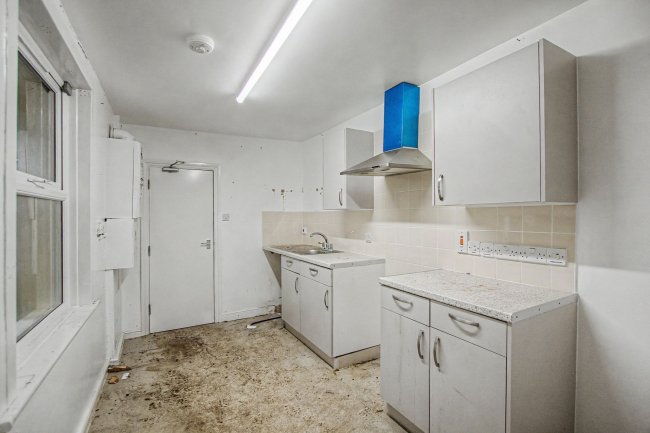 69 Dames Road, London E7 0DW 8