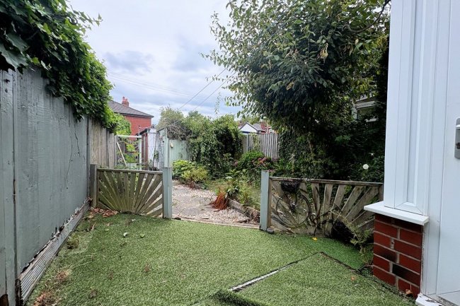 35 Darley Grove, Farnworth, Bolton, Lancashire BL4 7RZ 2
