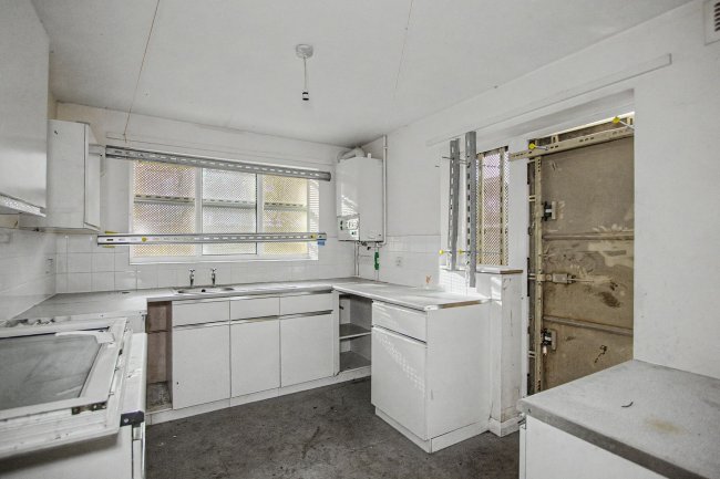 175 Cann Hall Road, London E11 3NJ 10