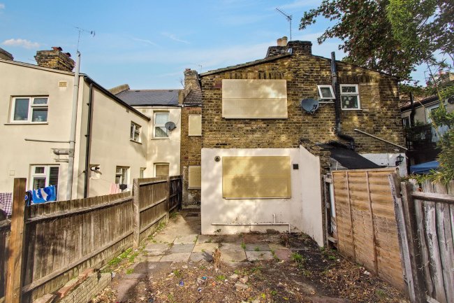 175 Cann Hall Road, London E11 3NJ 10