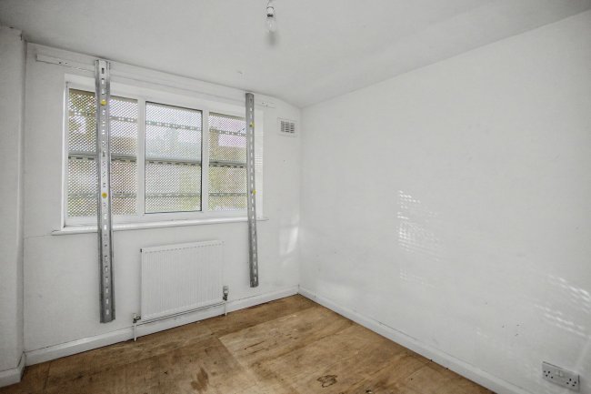 175 Cann Hall Road, London E11 3NJ 10