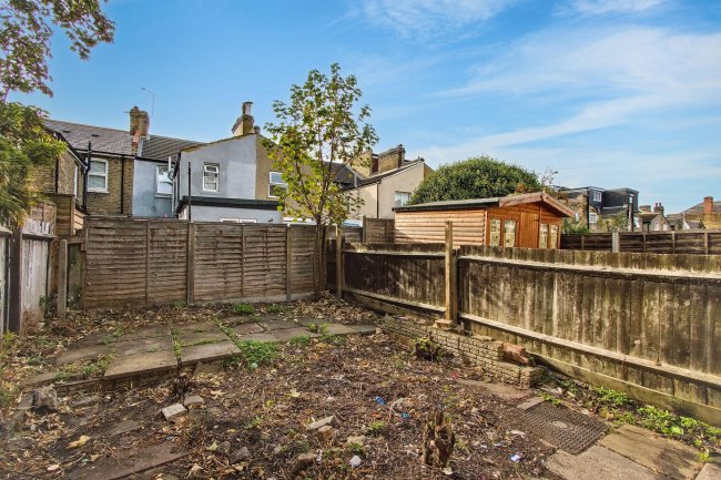 175 Cann Hall Road, London E11 3NJ 10