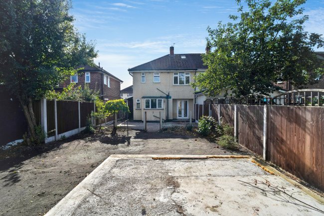 257 Kingsway Park, Urmston, Manchester M41 7EE 2