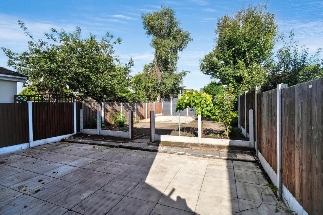 257 Kingsway Park, Urmston, Manchester M41 7EE 2