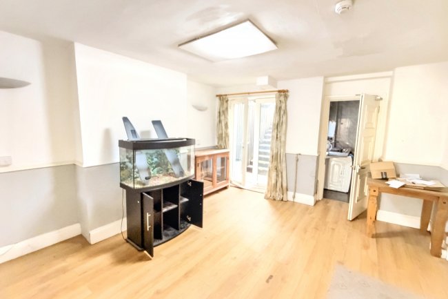 25 Windsor Road, Bournemouth, Dorset BH5 1DT 6