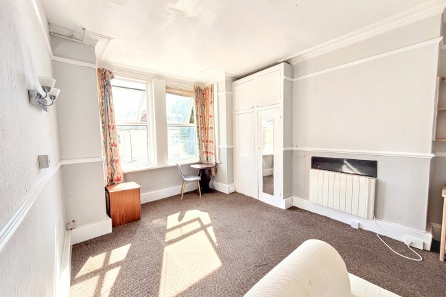 25 Windsor Road, Bournemouth, Dorset BH5 1DT 6