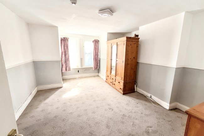 25 Windsor Road, Bournemouth, Dorset BH5 1DT 6