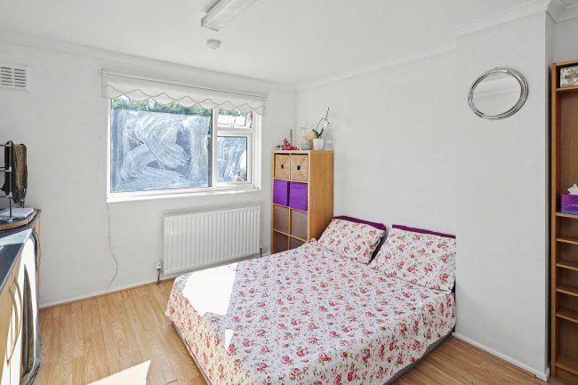 17 Elmscroft Gardens, Potters Bar, Hertfordshire EN6 2JP 5