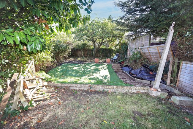 17 Elmscroft Gardens, Potters Bar, Hertfordshire EN6 2JP 5