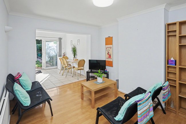 17 Elmscroft Gardens, Potters Bar, Hertfordshire EN6 2JP 5