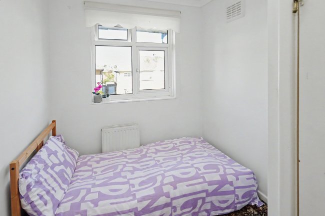 17 Elmscroft Gardens, Potters Bar, Hertfordshire EN6 2JP 5