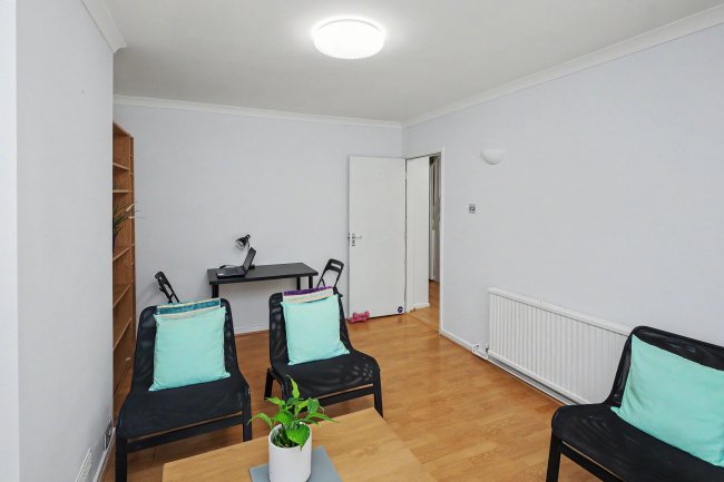 17 Elmscroft Gardens, Potters Bar, Hertfordshire EN6 2JP 5