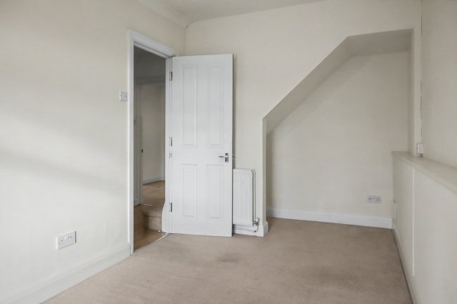 Flat 4, 101 Church Road, Richmond, Surrey, TW10 6LU 9