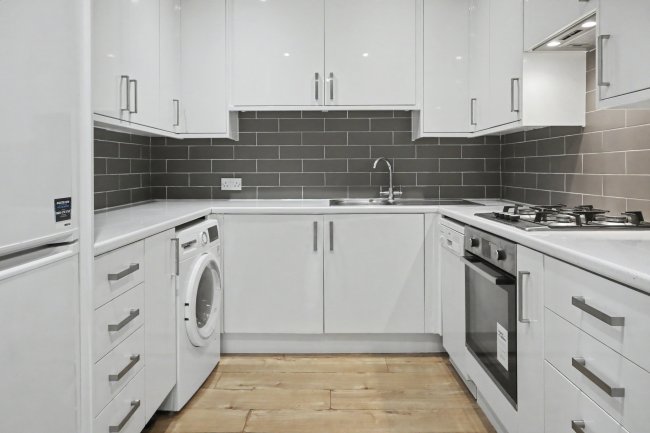 Flat 4, 101 Church Road, Richmond, Surrey, TW10 6LU 9