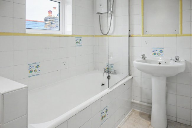 Flat 4, 101 Church Road, Richmond, Surrey, TW10 6LU 9