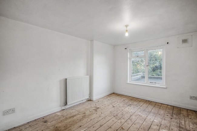 Flat B, 43 Victoria Road, Finsbury Park, London, N4 3SJ 2