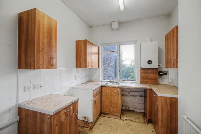 Flat B, 43 Victoria Road, Finsbury Park, London, N4 3SJ 2