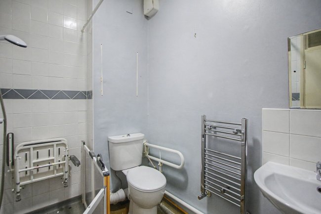 Flat B, 43 Victoria Road, Finsbury Park, London, N4 3SJ 2