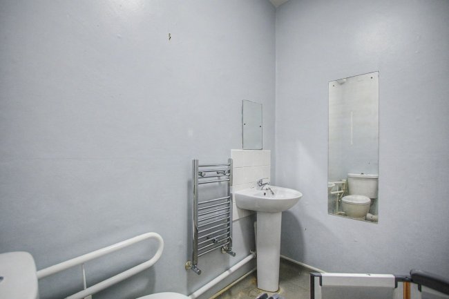 Flat B, 43 Victoria Road, Finsbury Park, London, N4 3SJ 2