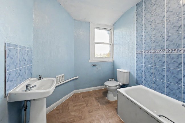 Flat D, 88 Hillfield Avenue, Hornsey, London, N8 7DN 5