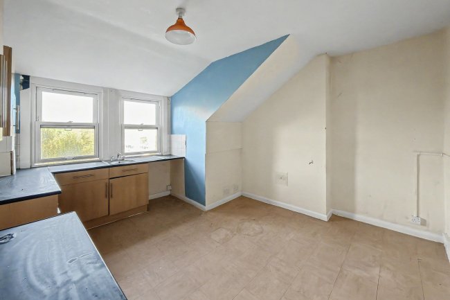 Flat D, 88 Hillfield Avenue, Hornsey, London, N8 7DN 5