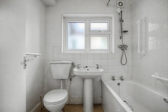 Flat B, 93 Sandringham Road, London, NW2 5EJ 3