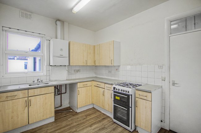 Flat B, 93 Sandringham Road, London, NW2 5EJ 3