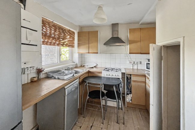 46 Frensham Drive, New Addington, Croydon, CR0 0QY 4