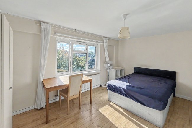 46 Frensham Drive, New Addington, Croydon, CR0 0QY 4