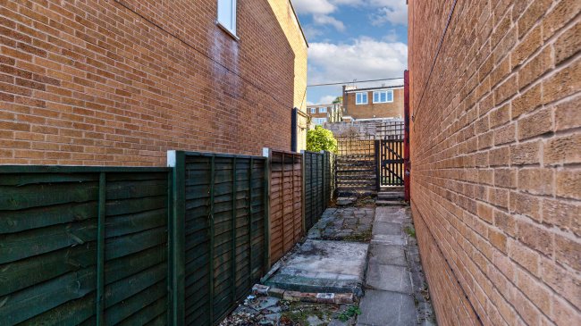 31 Trust Walk, Herne Hill, London, SE21 8LB 3