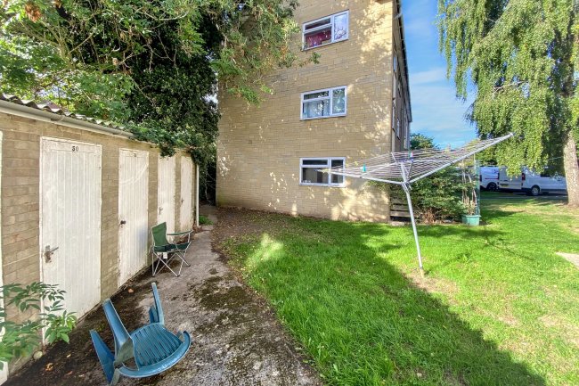Flat 33 Linden Close, Calne, Wiltshire, SN11 0BB 4