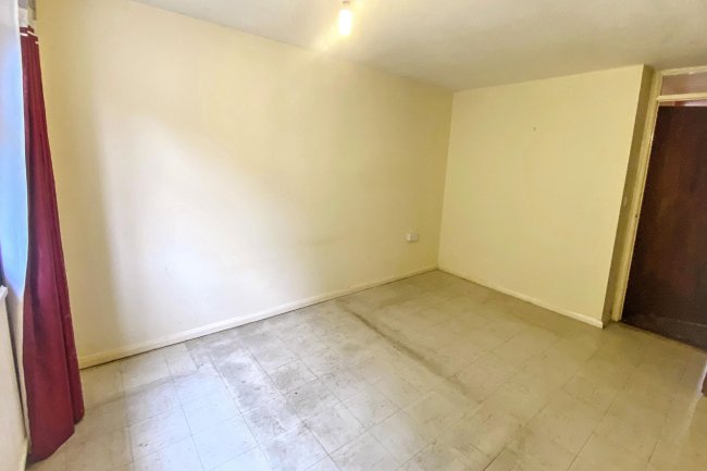 17 The Glebe Calne Wiltshire SN11 8HB 3