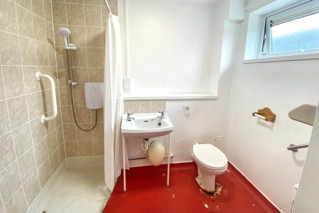 17 The Glebe Calne Wiltshire SN11 8HB 3