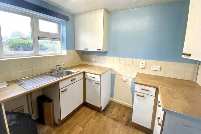 17 The Glebe Calne Wiltshire SN11 8HB 3