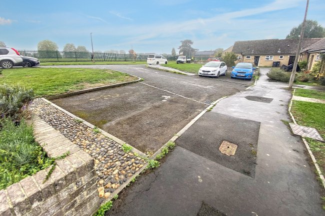 17 The Glebe Calne Wiltshire SN11 8HB 3