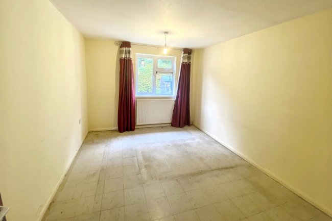 17 The Glebe Calne Wiltshire SN11 8HB 3