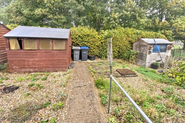 17 The Glebe Calne Wiltshire SN11 8HB 3