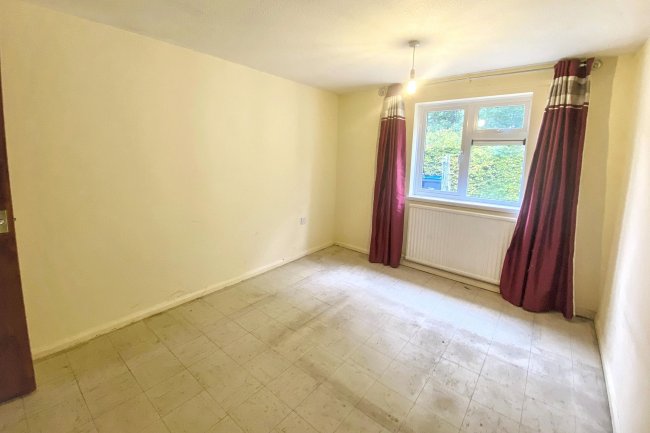 17 The Glebe Calne Wiltshire SN11 8HB 3