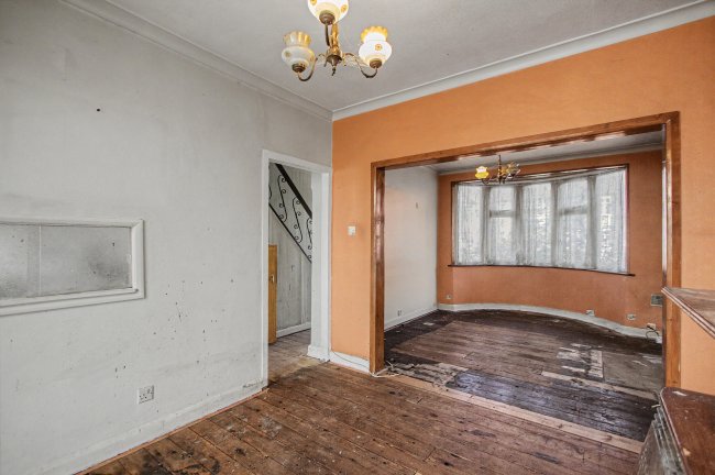 6 Cedar Avenue, Waltham Cross, EN8 8AU 3