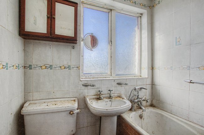 6 Cedar Avenue, Waltham Cross, EN8 8AU 3