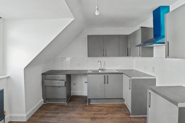 21C Emanuel Avenue, London W3 6JQ 3