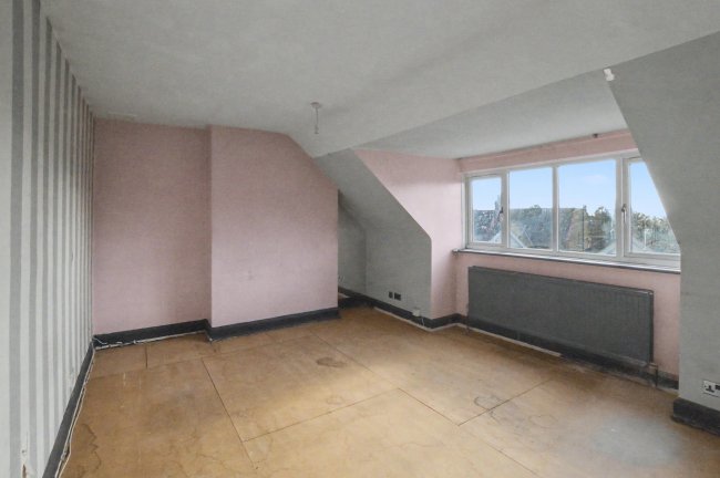 21C Emanuel Avenue, London W3 6JQ 3