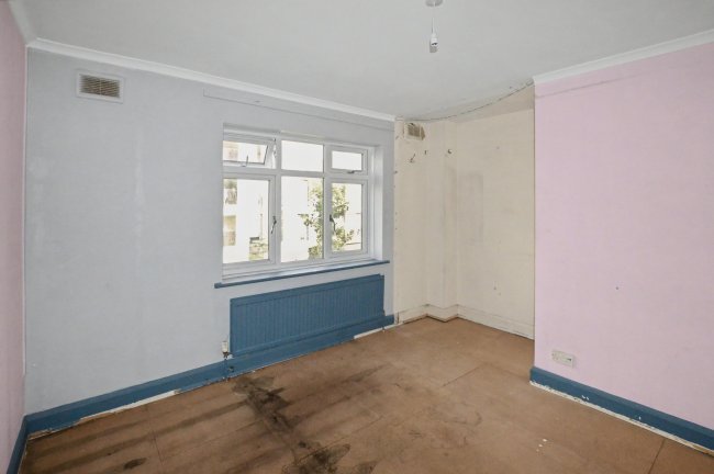 21C Emanuel Avenue, London W3 6JQ 3